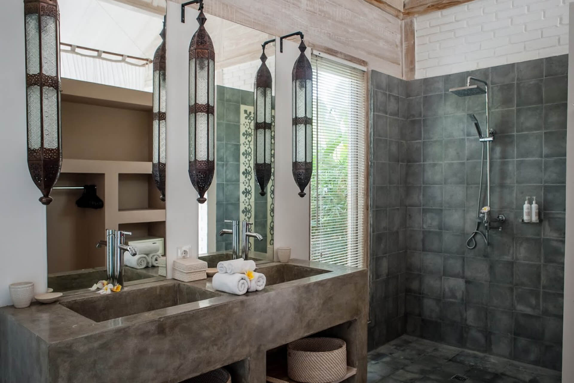 Moder Lake view family Home-galery-1